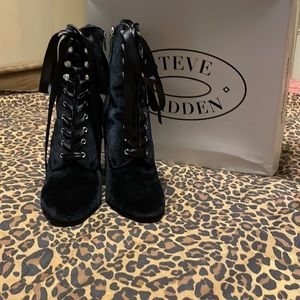 Steve Madden black velvet booties